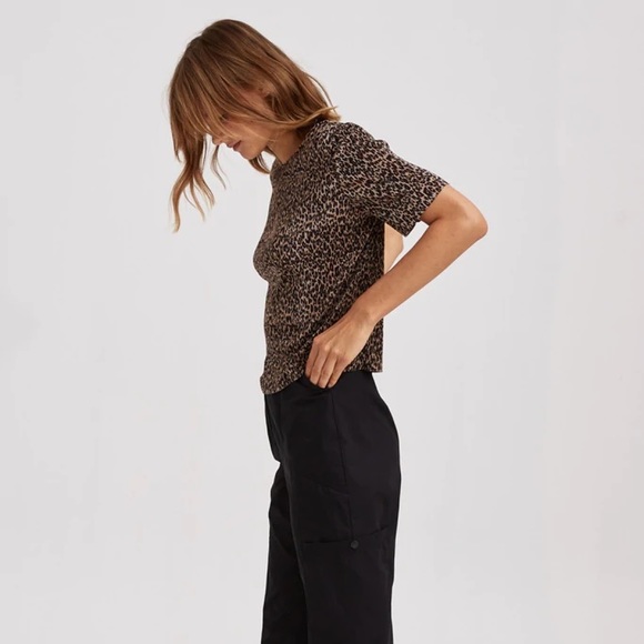 THE FIFTH LABEL Top Leopard S/S Strtch Permanent Pleated Poly NWT L 12 - Picture 7 of 7